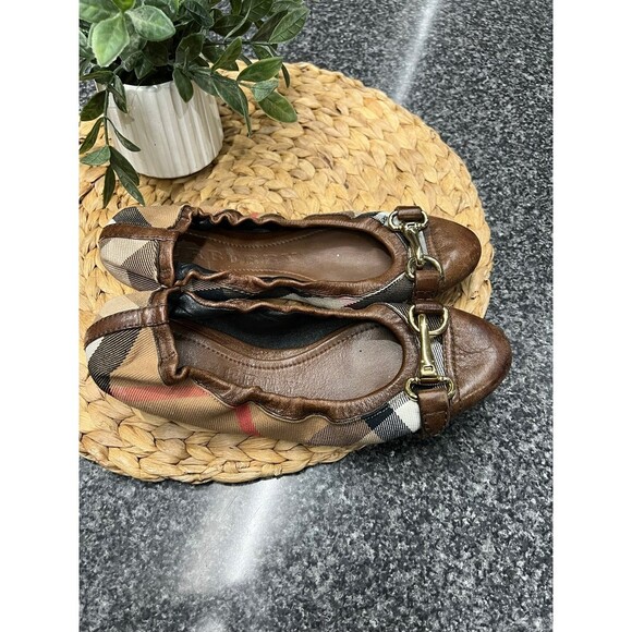 authentic Burberry London Signature Plaid Print - Picture 2 of 8